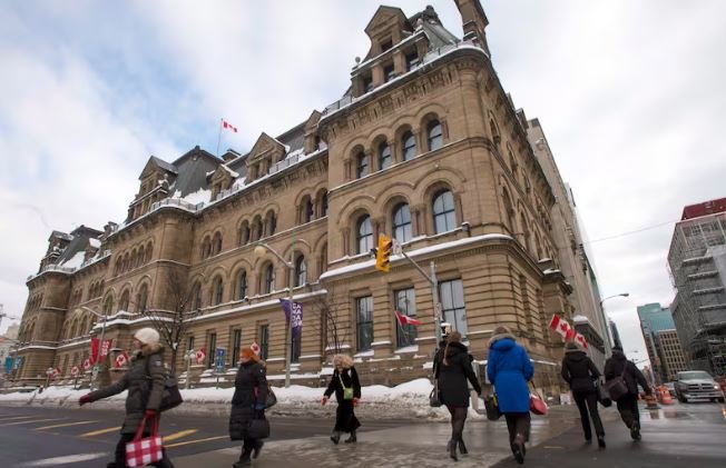 Concerns Grow Over Federal Return-to-Office Plan as Infrastructure Questions Remain
