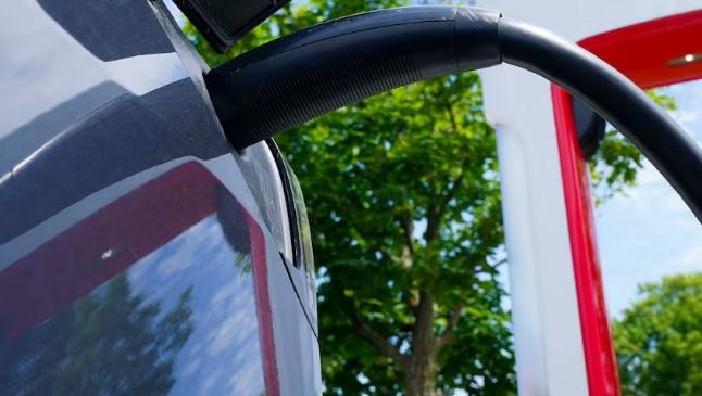 Canada to Overhaul EV Mandate, Unveil New Automotive Strategy