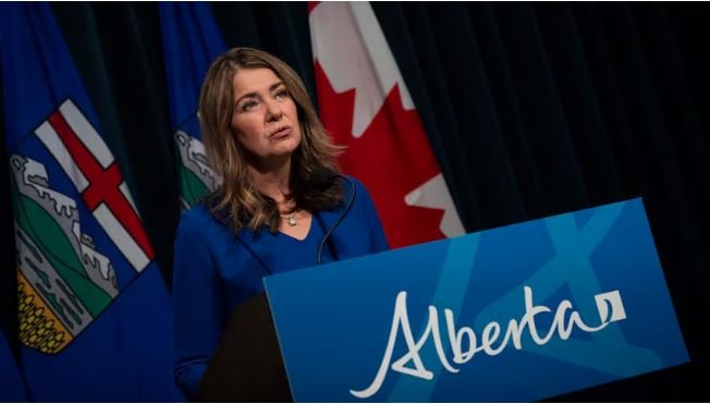 Alberta Premier Plans Historic Fall Referendums on Immigration and Constitutional Issues