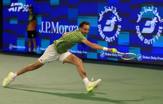 Medvedev Reaches Dubai Final After Defeating Top Seed Auger-Aliassime