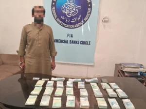 FIA officials seizing foreign currency during hawala crackdown in Karachi