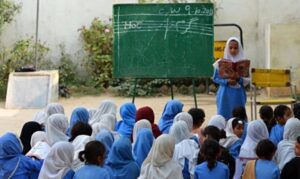 Students returning to school in Punjab Pakistan after reopening announcement