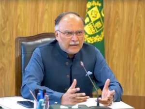 Federal Minister Ahsan Iqbal addresses Pakistan Day ceremony, calling for economic revival and self-reliance as the nation faces fuel and pollution crises