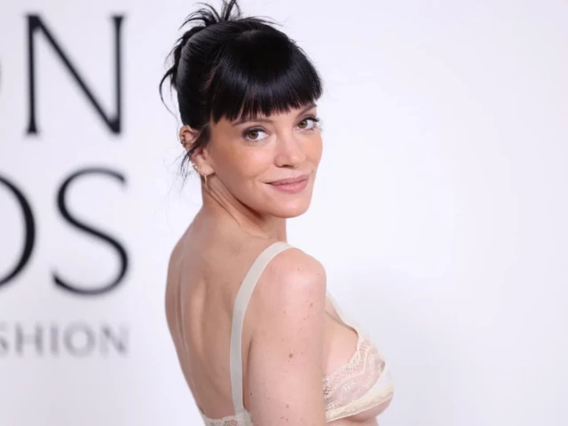 Lily Allen Wears Dress Printed with David Harbour ‘Receipts’ During West End Girl Tour Performance