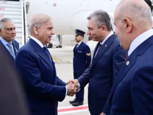 Governor of Antalya Hulusi Şahin receives Prime Minister Shehbaz Sharif and the Pakistani delegation at the airport on Thursday as they arrives in Türkiye to attend the 5th Antalya Diplomacy Forum. Photo: PMO