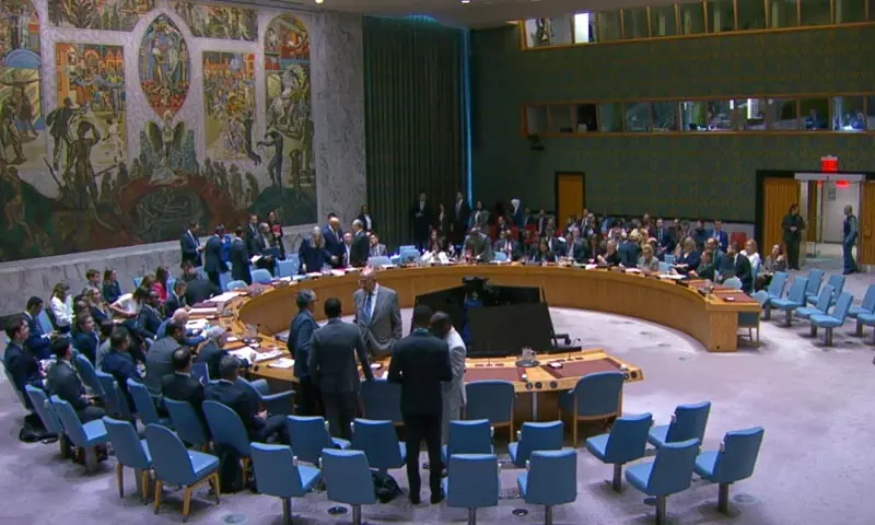 UN Security Council votes on Bahrain-drafted resolution to reopen Strait of Hormuz as Russia and China veto, Pakistan abstains.