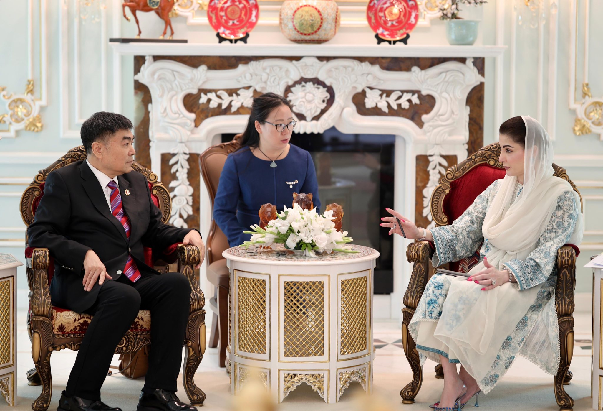Chief Minister Punjab Maryam Nawaz Sharif meets Chinese delegation from Kunlun Group and Sunder Green Group to finalize solar panel manufacturing agreement in Lahore.