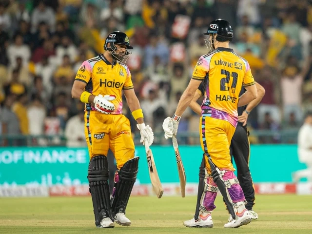 Peshawar Zalmi players celebrate with PSL trophy after Aaron Hardie's all-round performance leads them to five-wicket final victory over Hyderabad Kingsmen.