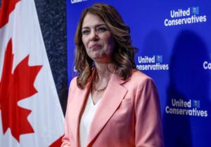 Alberta Premier Danielle Smith Reaffirms Federalist Stance Amid Independence Debate